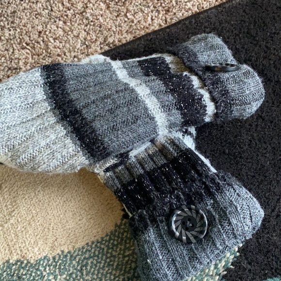 Sweater mittens - Picture 3 of 3